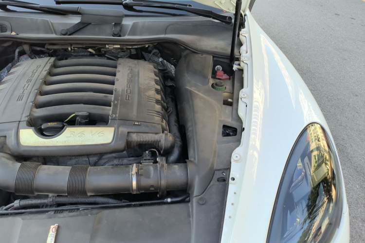 Used Porsche Cayenne 2013 3.6L automatic transmission U.S. specification Engine Bay Left