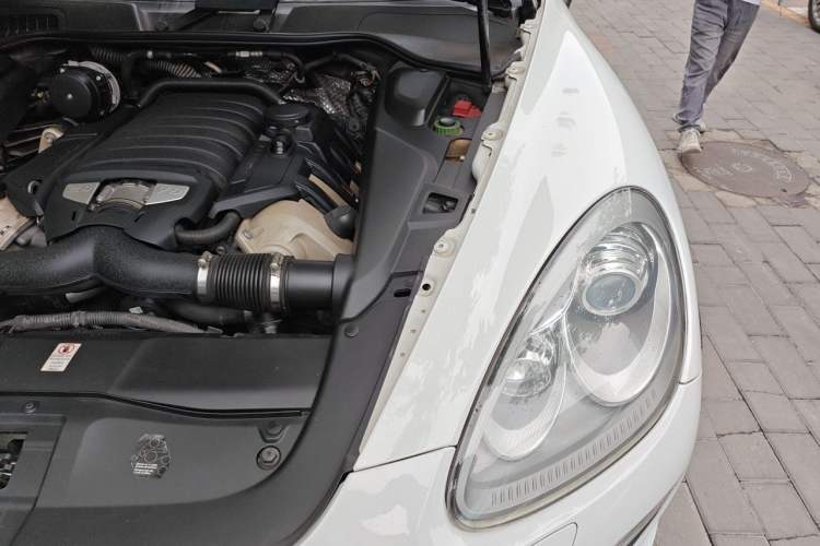Used Porsche Cayenne  Engine Bay Left