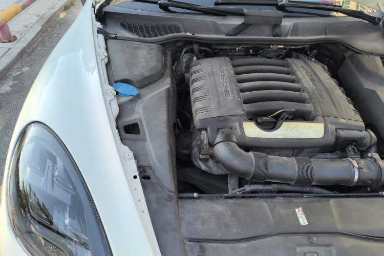 Used Porsche Cayenne 2013 3.6L automatic transmission U.S. specification Engine Bay Right