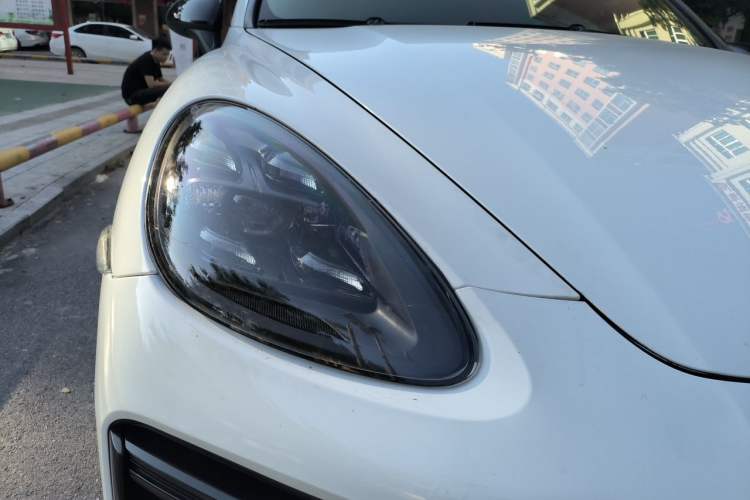 Used Porsche Cayenne 2013 3.6L automatic transmission U.S. specification Right Front Headlight