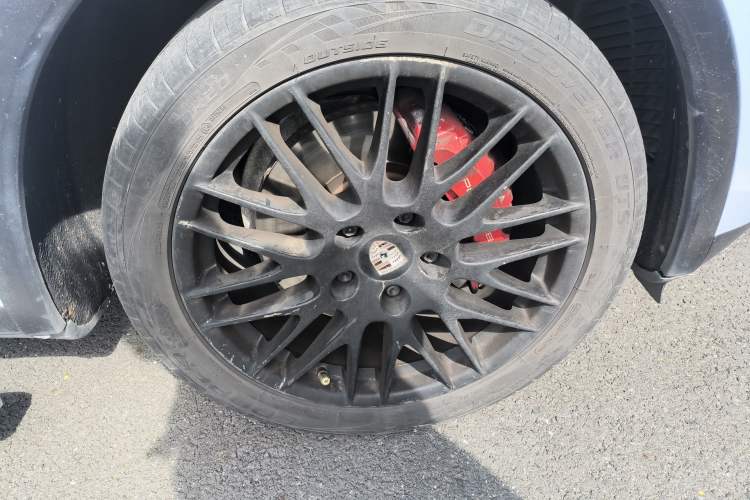 Used Porsche Cayenne  Right Front Wheel Hub