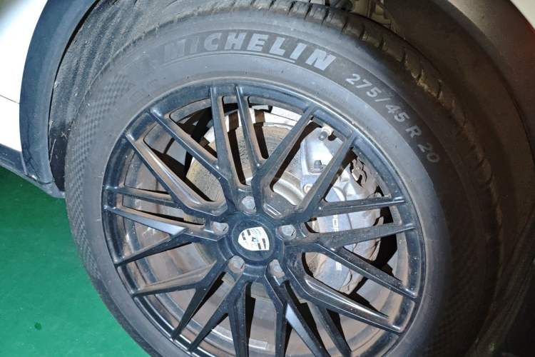 Used Porsche Cayenne  Right Front Wheel Hub