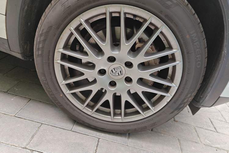 Used Porsche Cayenne  Right Front Wheel Hub