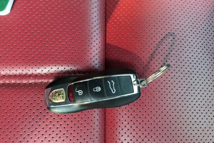 Used Porsche Cayenne 2013 3.6L automatic transmission U.S. specification Vehicle Key