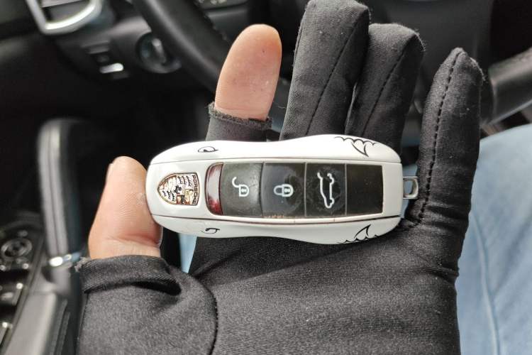 Used Porsche Cayenne  Vehicle Key