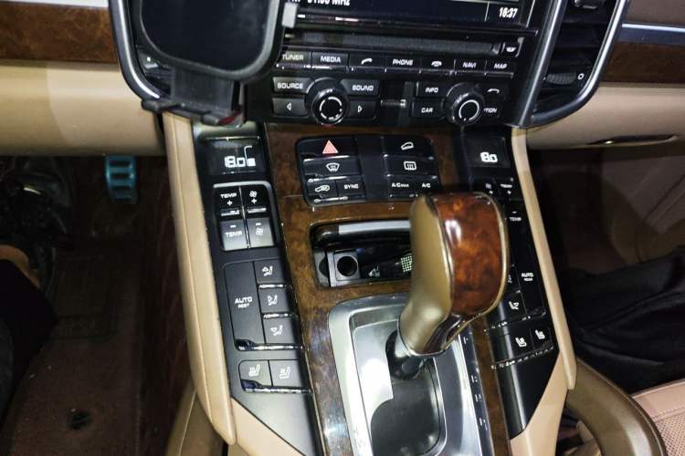 Used Porsche Cayenne 2014 Cayenne Platinum Edition 3.0T Audio And AC Panel