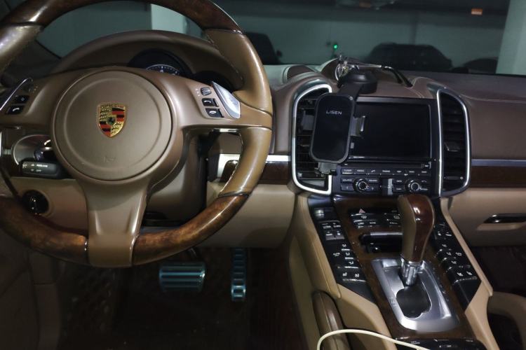 Used Porsche Cayenne 2014 Cayenne Platinum Edition 3.0T Center Console