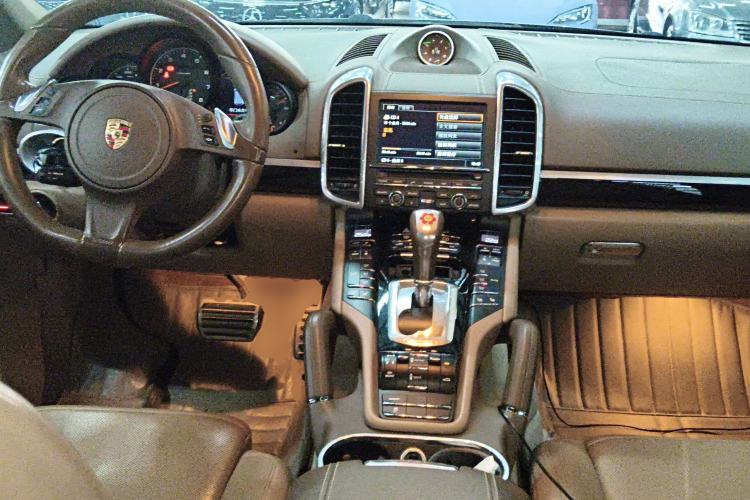 Used Porsche Cayenne 2014 Cayenne Platinum Edition 3.0T Center Console