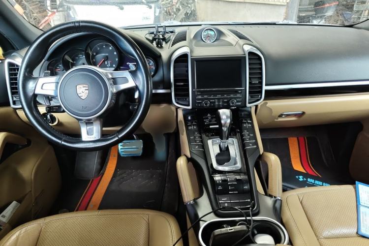 Used Porsche Cayenne 2014 Cayenne Platinum Edition 3.0T Center Console