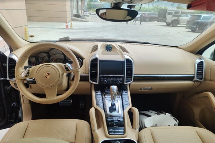 Used Porsche Cayenne 2014 Cayenne Platinum Edition 3.0T Center Console