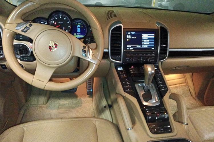 Used Porsche Cayenne 2014 Cayenne Platinum Edition 3.0T Center Console