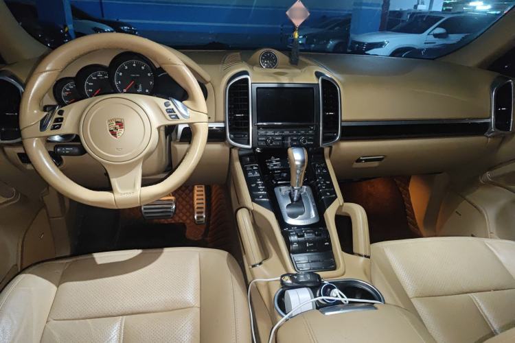 Used Porsche Cayenne 2014 Cayenne Platinum Edition 3.0T Center Console