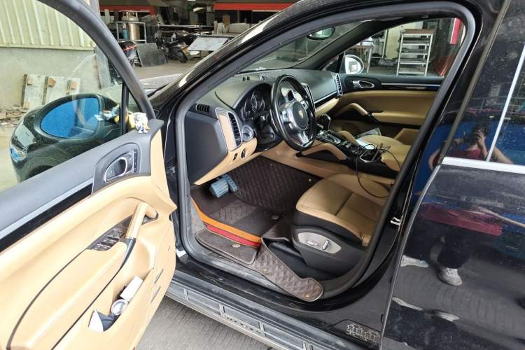 Used Porsche Cayenne 2014 Cayenne Platinum Edition 3.0T Driver Seat
