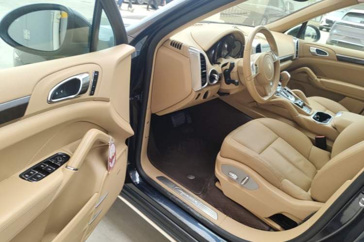 Used Porsche Cayenne 2014 Cayenne Platinum Edition 3.0T Driver Seat