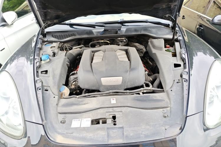 Used Porsche Cayenne 2014 Cayenne Platinum Edition 3.0T Engine Bay