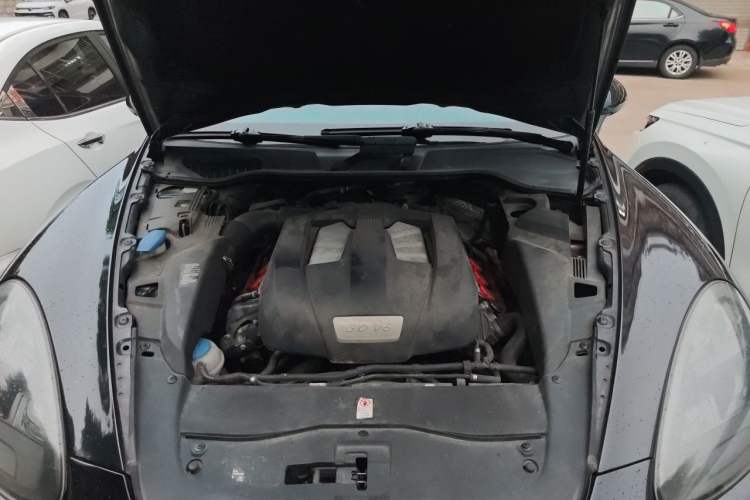 Used Porsche Cayenne 2014 Cayenne Platinum Edition 3.0T Engine Bay