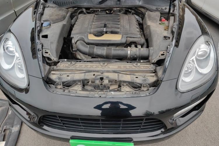 Used Porsche Cayenne  Engine Bay
