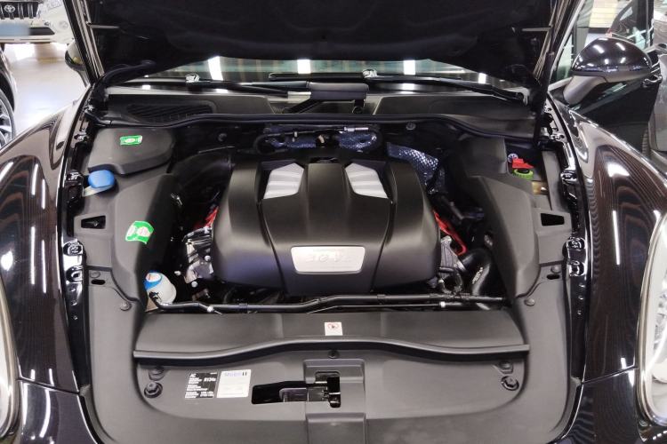 Used Porsche Cayenne 2014 Cayenne Platinum Edition 3.0T Engine Bay