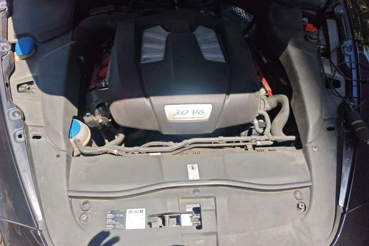 Used Porsche Cayenne 2014 Cayenne Platinum Edition 3.0T Engine Bay
