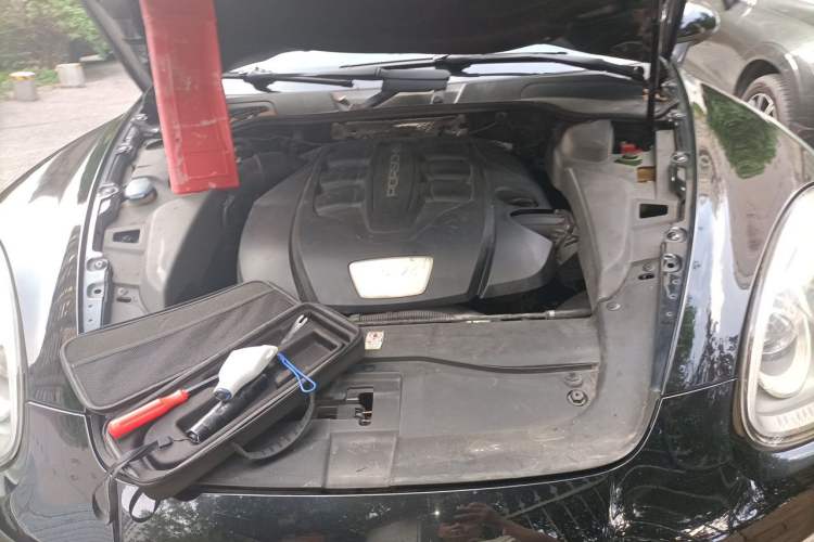 Used Porsche Cayenne  Engine Bay