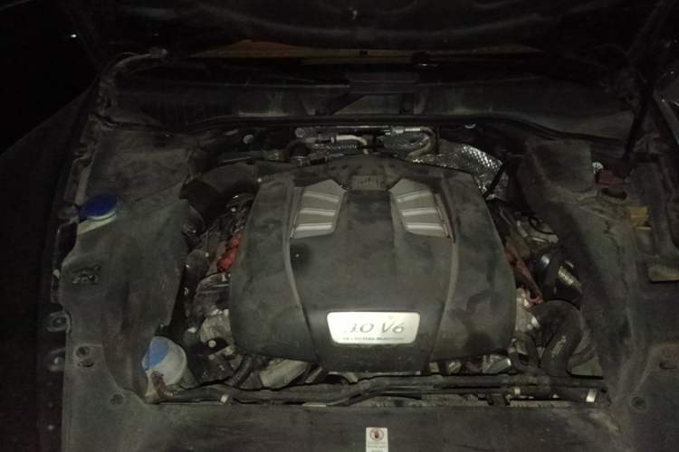 Used Porsche Cayenne 2014 Cayenne Platinum Edition 3.0T Engine Bay
