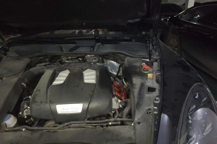 Used Porsche Cayenne 2014 Cayenne Platinum Edition 3.0T Engine Bay Left
