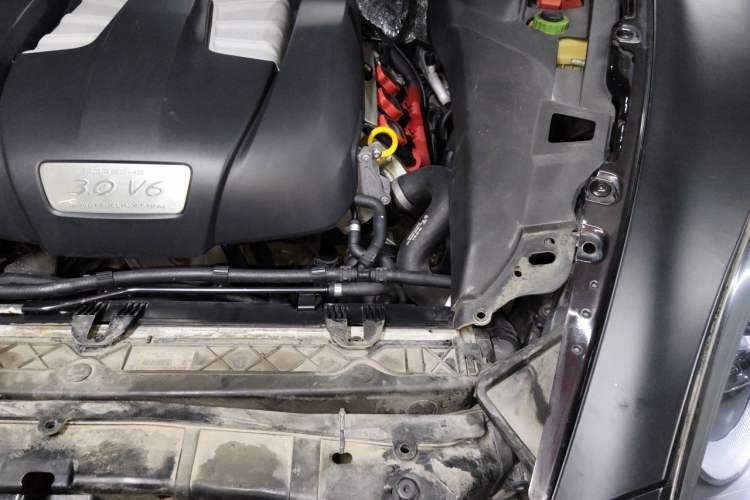 Used Porsche Cayenne 2014 Cayenne Platinum Edition 3.0T Engine Bay Left