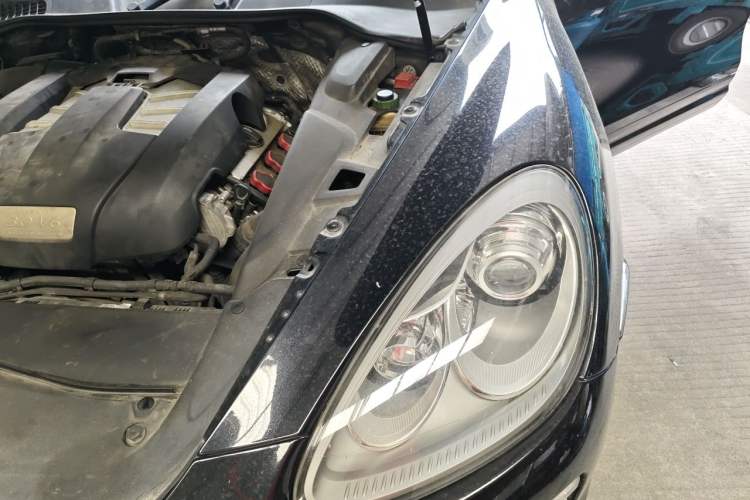 Used Porsche Cayenne 2014 Cayenne Platinum Edition 3.0T Engine Bay Left