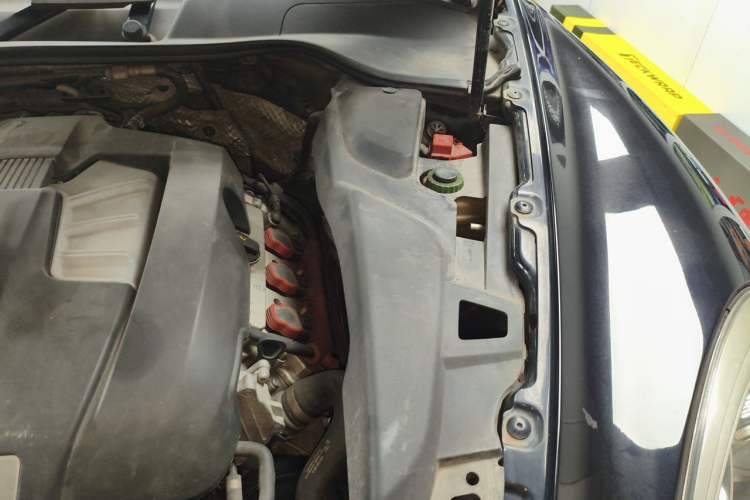 Used Porsche Cayenne  Engine Bay Left