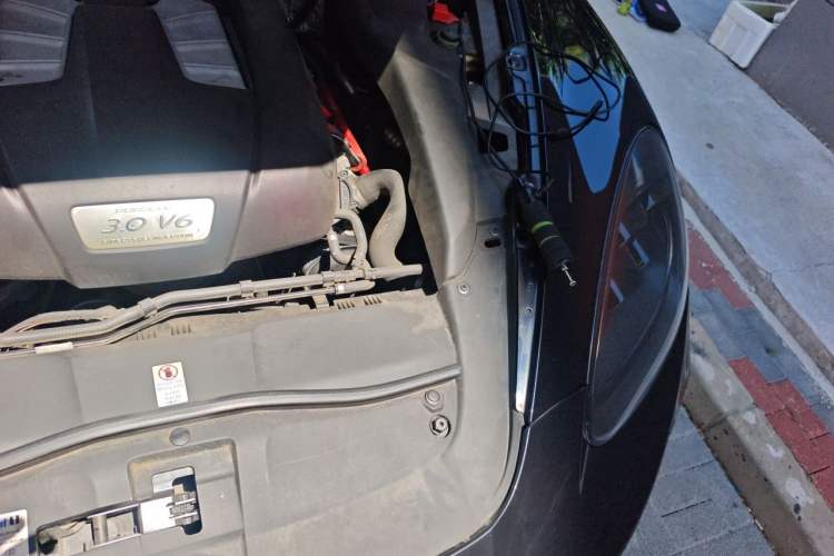Used Porsche Cayenne 2014 Cayenne Platinum Edition 3.0T Engine Bay Left