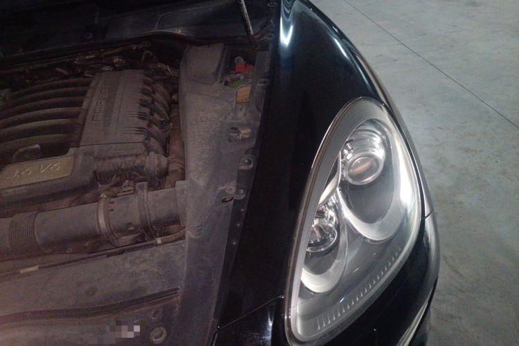 Used Porsche Cayenne  Engine Bay Left