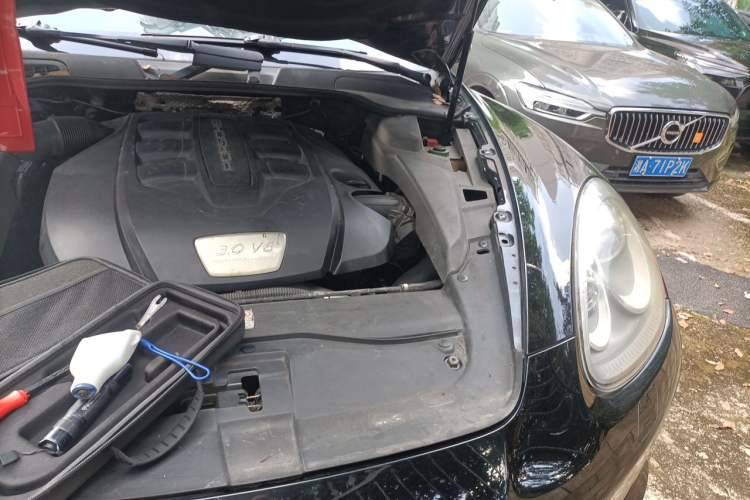 Used Porsche Cayenne  Engine Bay Left