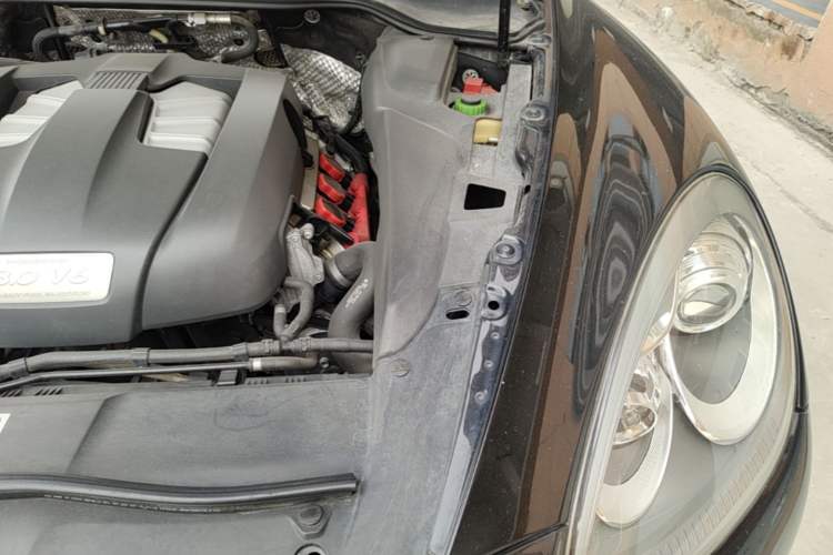 Used Porsche Cayenne 2014 Cayenne Platinum Edition 3.0T Engine Bay Left
