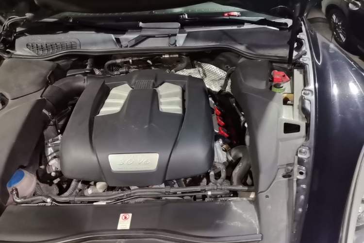 Used Porsche Cayenne  Engine Bay Left