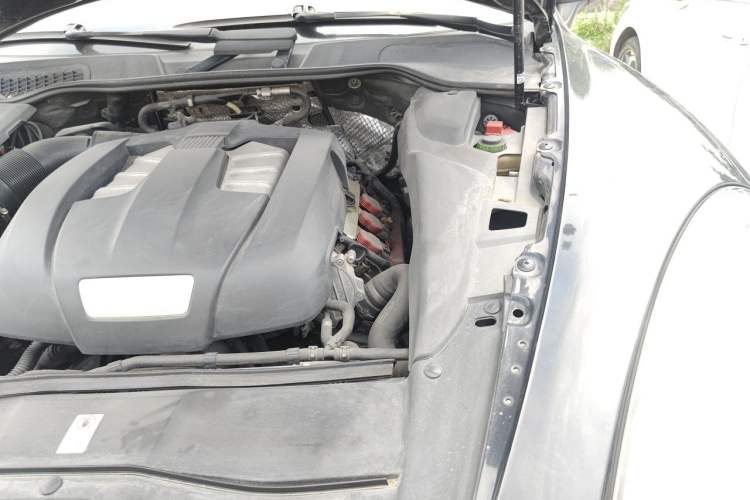 Used Porsche Cayenne 2014 Cayenne Platinum Edition 3.0T Engine Bay Left