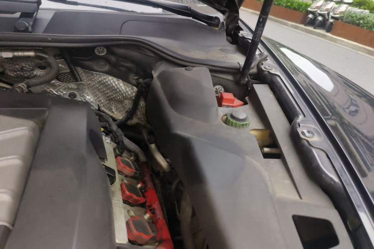 Used Porsche Cayenne 2014 Cayenne Platinum Edition 3.0T Engine Bay Left