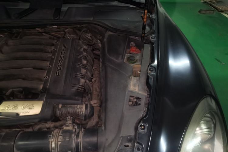 Used Porsche Cayenne  Engine Bay Left
