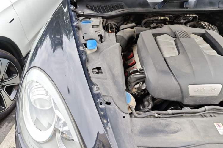Used Porsche Cayenne 2014 Cayenne Platinum Edition 3.0T Engine Bay Right