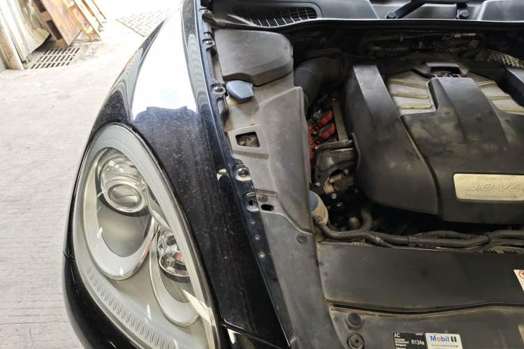 Used Porsche Cayenne 2014 Cayenne Platinum Edition 3.0T Engine Bay Right