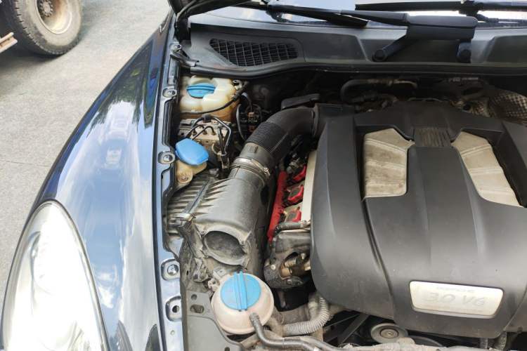 Used Porsche Cayenne 2014 Cayenne Platinum Edition 3.0T Engine Bay Right