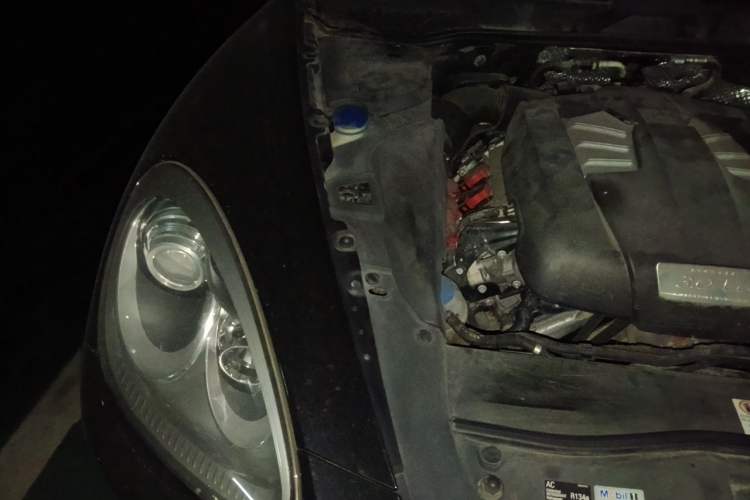 Used Porsche Cayenne 2014 Cayenne Platinum Edition 3.0T Engine Bay Right