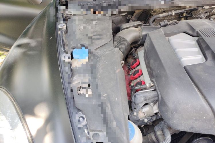 Used Porsche Cayenne 2014 Cayenne Platinum Edition 3.0T Engine Bay Right