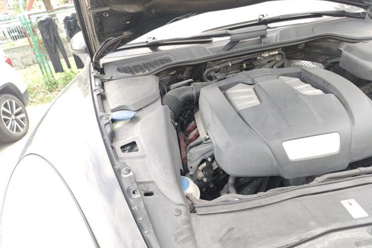 Used Porsche Cayenne 2014 Cayenne Platinum Edition 3.0T Engine Bay Right