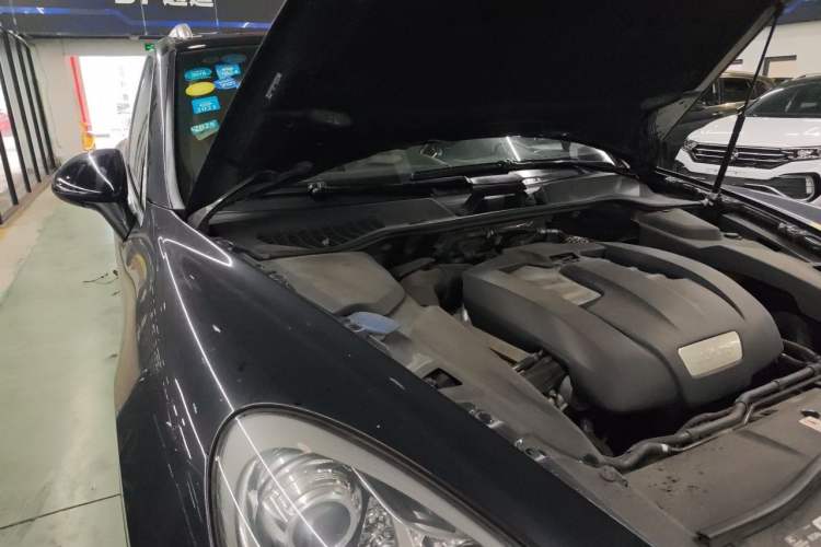 Used Porsche Cayenne 2014 Cayenne Platinum Edition 3.0T Engine Bay Right