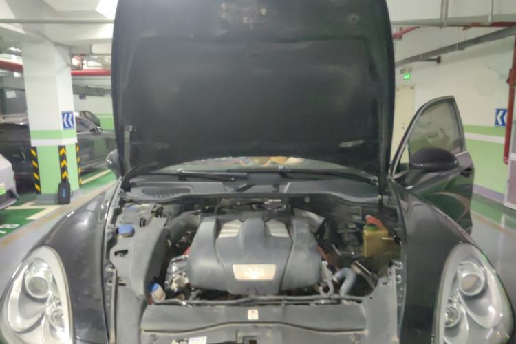 Used Porsche Cayenne 2014 Cayenne Platinum Edition 3.0T Engine Bay