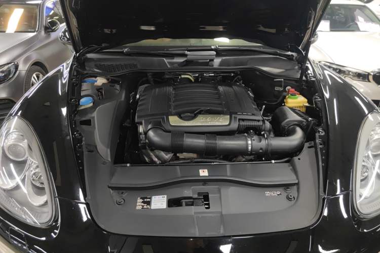 Used Porsche Cayenne 2014 3.6T Automatic Transmission U.S. Specification Engine Bay