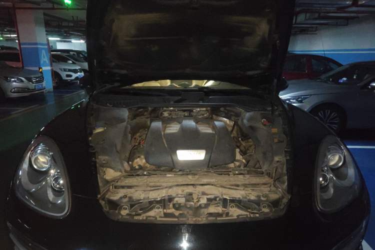 Used Porsche Cayenne 2014 Cayenne Platinum Edition 3.0T Engine Bay