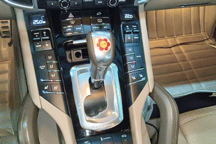 Used Porsche Cayenne 2014 Cayenne Platinum Edition 3.0T Gear Lever