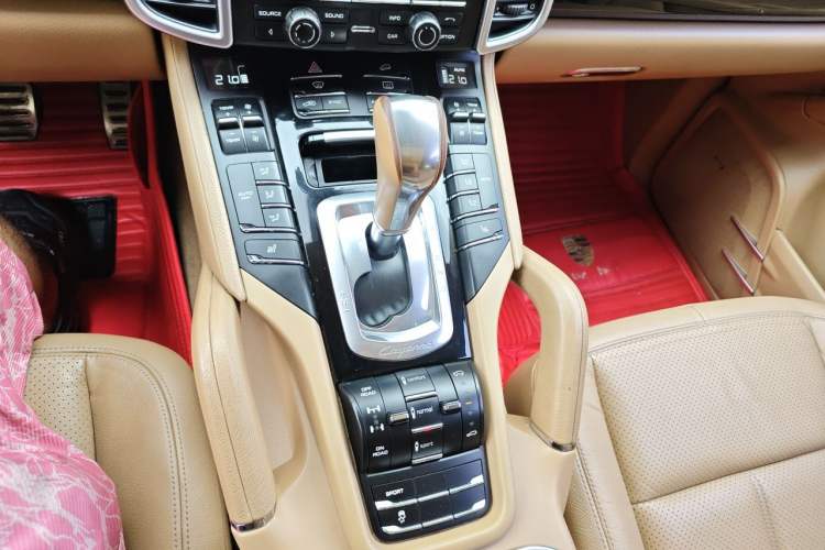 Used Porsche Cayenne 2014 Cayenne Platinum Edition 3.0T Gear Lever