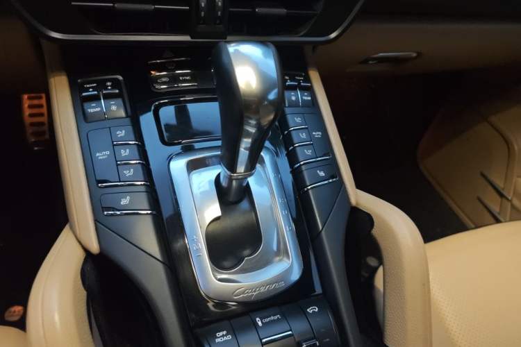 Used Porsche Cayenne 2014 Cayenne Platinum Edition 3.0T Gear Lever